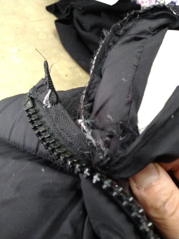 18　モンクレール プリント剥離