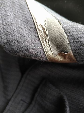 24　コートの合皮交換　剥がれた合成皮革を直す