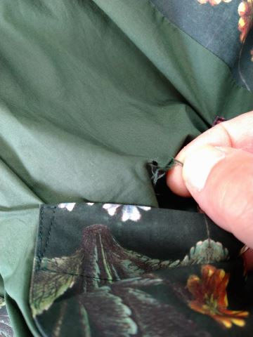 22　内ポケットの破れ直し　ドットボタンを外したら・・・