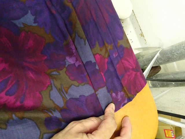 29 スカートを直す