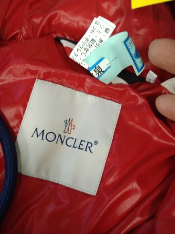 21 モンクレールのハトメを直す　ハトメ穴の金具が取れた